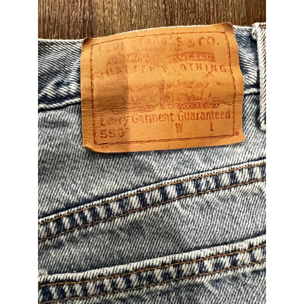 Levis 550 Vintage Relaxed Fit Denim Shorts Light Wash Blue High Waisted 31 Waist